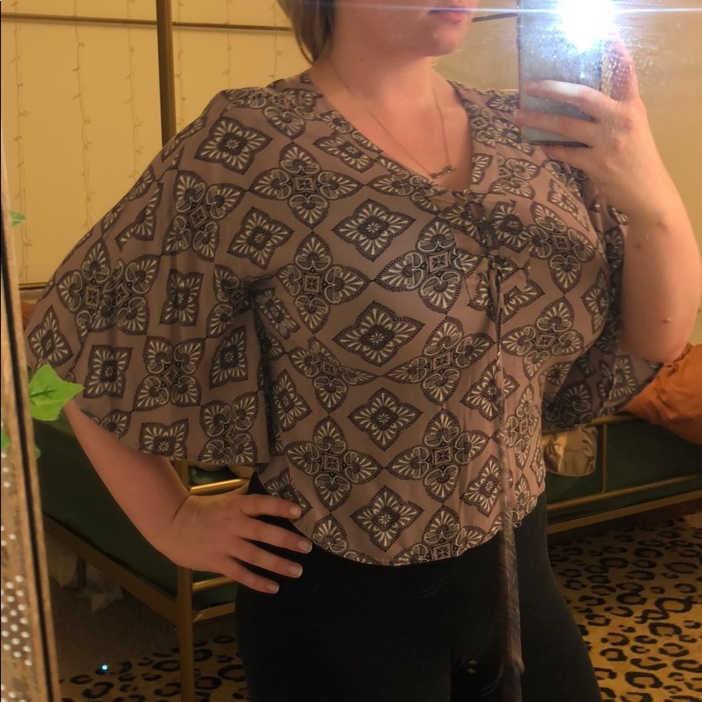 Beautiful boho fitted poncho sleeve shirt